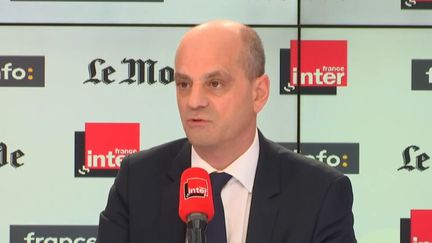 Le ministre de l'Éducation nationale Jean-Michel Blanquer, invité de France Inter et franceinfo Canal 27 dimanche 28 janvier, a précisé le contenu de la nouvelle formule du baccalauréat. (RADIO FRANCE)