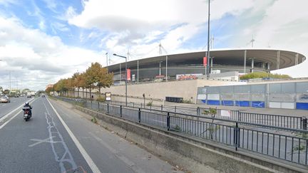 Le Stade de France vu depuis l'autoroute A1, en octobre 2019. (GOOGLE STREET VIEW)