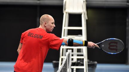 Le numéro 2 belge, Steve Darcis, ici à l'entraînement à Lille le 20 novembre, affrontera Jo-Wilfried Tsonga lors de la finale de la Coupe Davis. (MAXPPP)