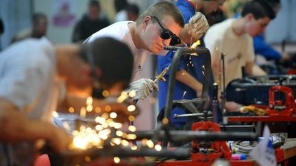 Pour le PS, la loi revient à renoncer à la scolarité obligatoire jusqu'à 16 ans. (AFP - Philippe Huguen)