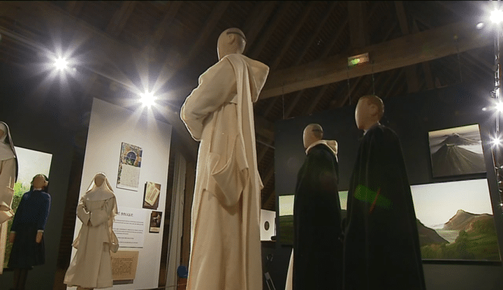 Une représentation de la vie des moines avec des manequins.
 (Capture d&#039;image France 3/Culturebox)