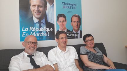 Christophe Jerretie, le candidat LREM dans la première circonscription de Corrèze, annonce le ralliement d'une élue&nbsp;PS et d'un élu LR, en juin 2017 à Tulle. (GAELE JOLY / FRANCEINFO)