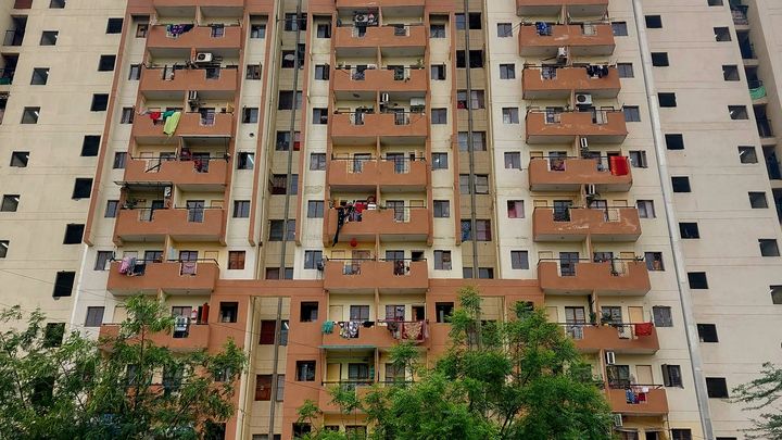 Bâtiments du district de Govindpuri, dans le sud de New Delhi, en Inde.  (FABIEN GOSSET/RADIOFRANCE)