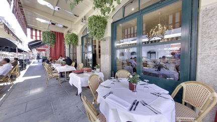 Le restaurant italien Le Milan, photographié en mai 2016, est situé dans le centre-ville de Genève, en Suisse. (Capture d'écran Google Street view / Franceinfo)