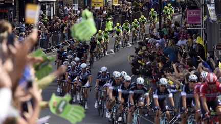 La foule à Leeds pour voir passer les coureurs du Tour de France (ERIC FEFERBERG / AFP)