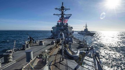 Le destroyer américain "USS Carney" lors d'un exercice dans l'océan Atlantique, le 17 décembre 2019. (U.S. NAVY / MAXPPP)