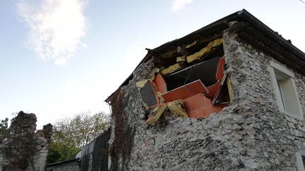 Maison détruite par le séisme dans la commune ardéchoise du Teil, 11 novembre 2019. (FRANÇOIS BRETON / FRANCE-BLEU DRÔME-ARDÈCHE / RADIO FRANCE)