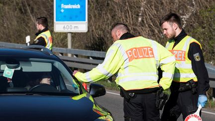 A la frontière franco-allemande à Huningue (Haut-Rhin), le 16 mars 2020. (SEBASTIEN BOZON / AFP)