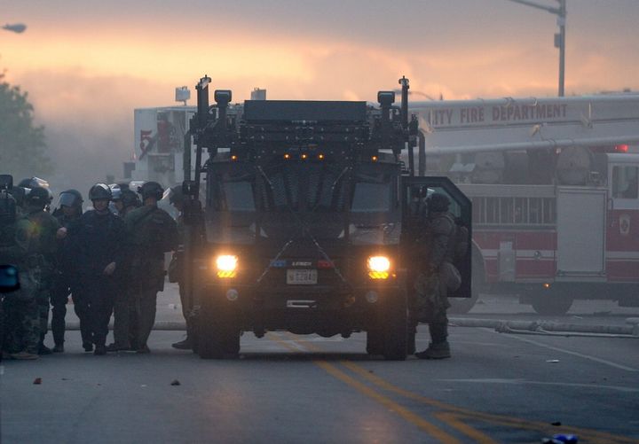 La Garde nationale se d&eacute;ploie &agrave; Baltimore, le 27 avril 2015. (XINHUA / NOTIMEX / AFP)