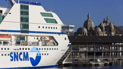 Le ferry "Napol&eacute;on Bonaparte", amarr&eacute; au port de Marseille (Bouches-du-Rh&ocirc;ne), en 2011. (MATTHIEU COLIN / HEMIS.FR / AFP)