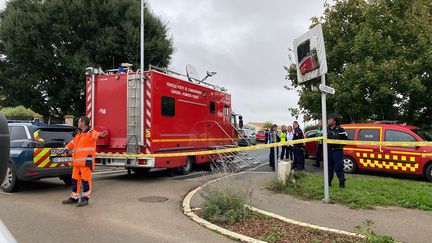 In La Bretonnière-La Claye, around thirty firefighters intervened after a plane crash. (PAUL SERTILLANGES / RADIOFRANCE)