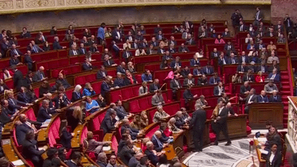 Motion de censure contre Michel Barnier : retour sur une journée historique à l’Assemblée nationale (France info)