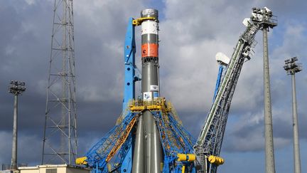 Une fusée russe Soyouz au cosmodrome de Kourou (Guyane), le 1er avril 2019. (SERGEY MAMONTOV / SPUTNIK / AFP)