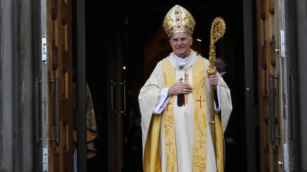 Le cardinal Keith O'Brien, leader de l'Eglise catholique d'Ecosse, &agrave; la sortie de l'office pascal le 4 avril 2010 &agrave; la cath&eacute;drale Sainte Marie d'Edimbourg (Royaume-Uni). (DAVID MOIR / REUTERS)