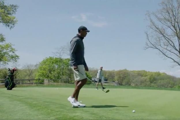 Tiger Woods sur le parcours de Bethpage pour l'USPGA (Captuire d'écran Twitter PGA)