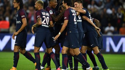 Les joueurs du Paris SG soudés comme jamais. (FRANCK FIFE / AFP)