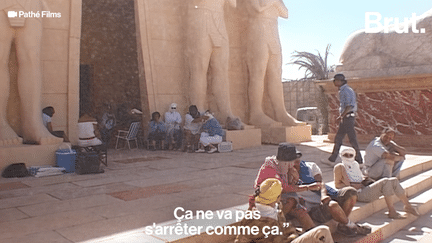 Saviez-vous qu’une tempête de sable avait stoppé une journée entière de tournage ? Et pas n’importe quelle journée. Retour sur les anecdotes du film “Astérix et Obélix : Mission Cléopâtre” qui ressort dans les salles avec Laurent Daillant, directeur de la photographie.