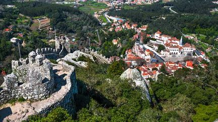 &nbsp; (Sintra vue du ciel © Emi Cristea - Fotolia)