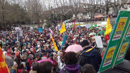 &nbsp; (Les opposants demandent une nouvelle loi pour interdire définitivement toute recherche ou exploitation du gaz de schiste en France © France Bleu Drôme Ardèche / Radio France)