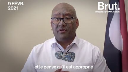 Expulsé du Parlement de Nouvelle-Zélande pour avoir porté un collier traditionnel plutôt qu'une cravate. C'est ce qui est arrivé au député maori Rawiri Waititi.