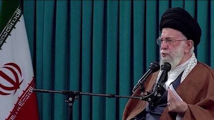 Iran : des étudiants invectivent l'ayatollah Khamenei (franceinfo)