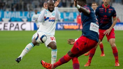 Lassana Diarra (OM) face à Issiaga Sylla (Ajaccio) (BERTRAND LANGLOIS / AFP)