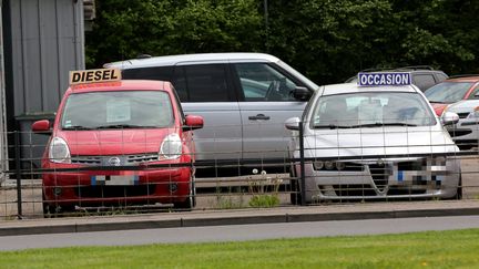 Des véhicules d'occasion à vendre, le 9 mai 2016, à Thionville (Moselle). (MAXPPP)