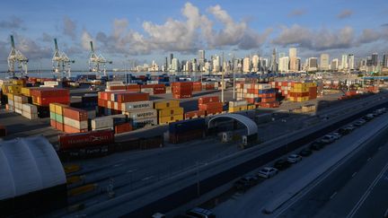 Le port de Miami lors de la grève des dockers, le 1er octobre 2024. (JESUS OLARTE / ANADOLU / AFP)