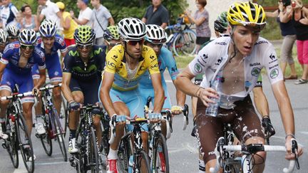  (Romain Bardet dans la montée vers Risoul (devant le maillot jaune Nibali) l'un des espoirs français © Reuters/Jean-Paul Pelissier)