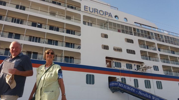 Des passagers du paquebot allemand Europa, le jeudi 6 octobre 2016 à La Goulette en Tunisie. (JUSTINE FONTAINE)