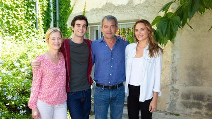 Les téléspectateurs de France 2 suivront la famille Estrela dans la série quotidienne de la chaîne, "Un si grand soleil", à partir du 27 août 2018. (PHILIPPE LE ROUX / FRANCE TELEVISIONS)