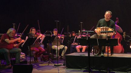 Le bandonéoniste William Sabatier et l'Orchestre Dijon Bourgogne ont enregistré un disque hommage à Astor Piazzolla (France 3 BFC)