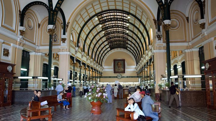 La charpente métallique de la Poste centrale de Saigon a été construite par l'ingénieur français Gustave Eiffel. (MATTES RENE / HEMIS.FR)