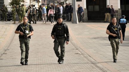 Security forces patrol in front of the Carondelet Palace, in Quito (Ecuador), January 10, 2024. (STRINGER / AFP)