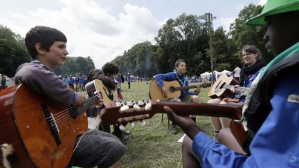 18 000 scouts sont r&eacute;unis jusqu'au mardi 31 juillet au ch&acirc;teau de Jambville (Yvelines). (KENZO TRIBOUILLARD / AFP)