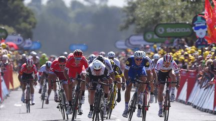 Les sprinteurs en action dans la dernière ligne droit (DE WAELE TIM / TDWSPORT SARL)