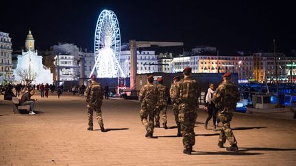 &nbsp; (10.000 militaires seront mobilisés dès mardi soir pour assurer la sécurité des "points sensibles du territoire © Maxppp)