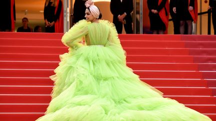 L'actrice indienne&nbsp;Deepika Padukone était invitée à fouler le tapis rouge. Sa robe à froufrous vert-citron a fait sensation. (LOIC VENANCE / AFP)