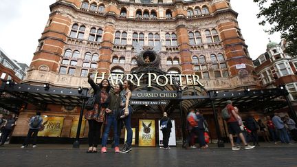 La devanture du Palace Theatre, à Londres, où a été jouée pour la première fois la pièce "Harry Potter and the Cursed Child", le 30 juillet 2016. (PETER NICHOLLS / REUTERS)