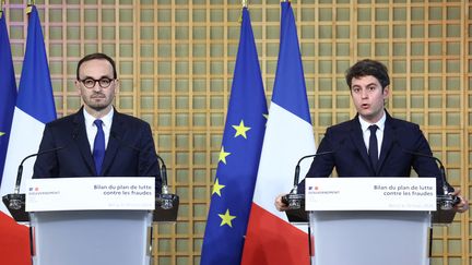 The Minister of Public Accounts, Thomas Cazenave, and the Prime Minister, Gabriel Attal, during a press conference at the Ministry of the Economy, March 20, 2024. (EMMANUEL DUNAND / AFP)