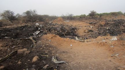 &nbsp; (Sur la zone du crash du vol AH5017 d'Air Algérie dans le nord du Mali. il ne reste que des débris de l'appareil désintégré © Reuters)