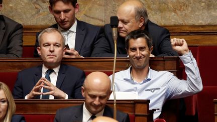 Les députés Insoumis sans cravate à l'Assemblée