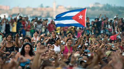 La foule au concert du groupe porto-ricain de raggaeton Calle 13,&nbsp;le 23 mars 2010, &agrave; La Havane (Cuba). ( AFP FDF)