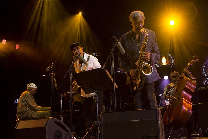 Randy Weston (à g), TK Blue, Billy Harper et Alex Blake (manque le percusionniste Cheik Tidiane Seck)
 (Jean-François Lixon)