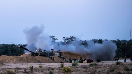 Artillerie israélienne après une attaque lancée depuis Rafah, le 8 mai 2024. (MOSTAFA ALKHAROUF / ANADOLU AGENCE VIA AFP)