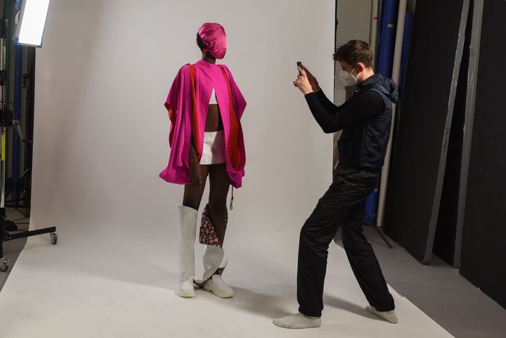 Lors du tournage du défilé de l'IFM,&nbsp;trois photographes présents ont réalisé des photos pour les looks books des étudiants. "Ils sont une aide extraordinaire à leur visibilité pour postuler dans les maisons et dans les prix" a expliqué le DG de l'IFM.&nbsp; (SACHA HERON)