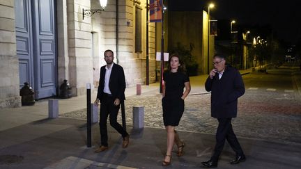 Manuel Bompard, Marine Tondelier et Olivier Faure à la sortie de la Rencontre de Saint-Denis entre Emmanuel Macron et les chef de partis de l'opposition qui s'est terminée à trois heures du matin, jeudi 31 août 2023. (LUDOVIC MARIN / AFP)