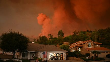 La hausse des températures alimente des feux à l'ouest des États-Unis, comme l'incendie de l'aéroport de Rancho Santa Margarita, en Californie, le 9 septembre 2024. (Patrick T. Fallon / AFP)