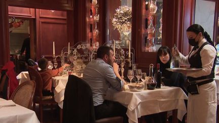 À Narbonne, dans l'Aude, le patron du restaurant des Grands Buffets a décidé d'augmenter de 30% le salaire des membres du personnel, afin de remédier à la pénurie de main d'œuvre.&nbsp; (CAPTURE D'ÉCRAN FRANCE 3)