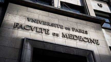 Faculté de Médecine, à l'université de Paris. (JULIE SEBADELHA / AFP)